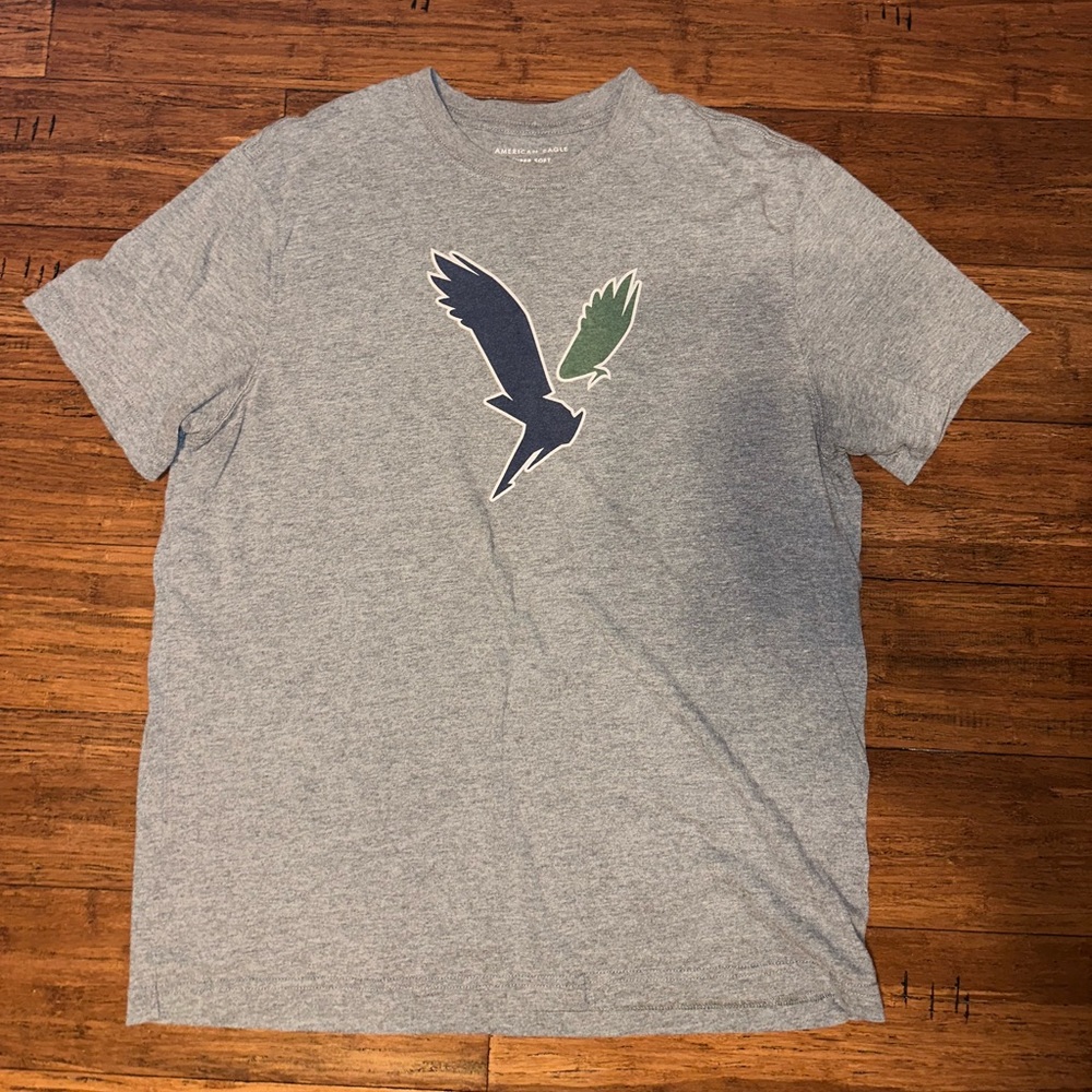 American Eagle men’s tee